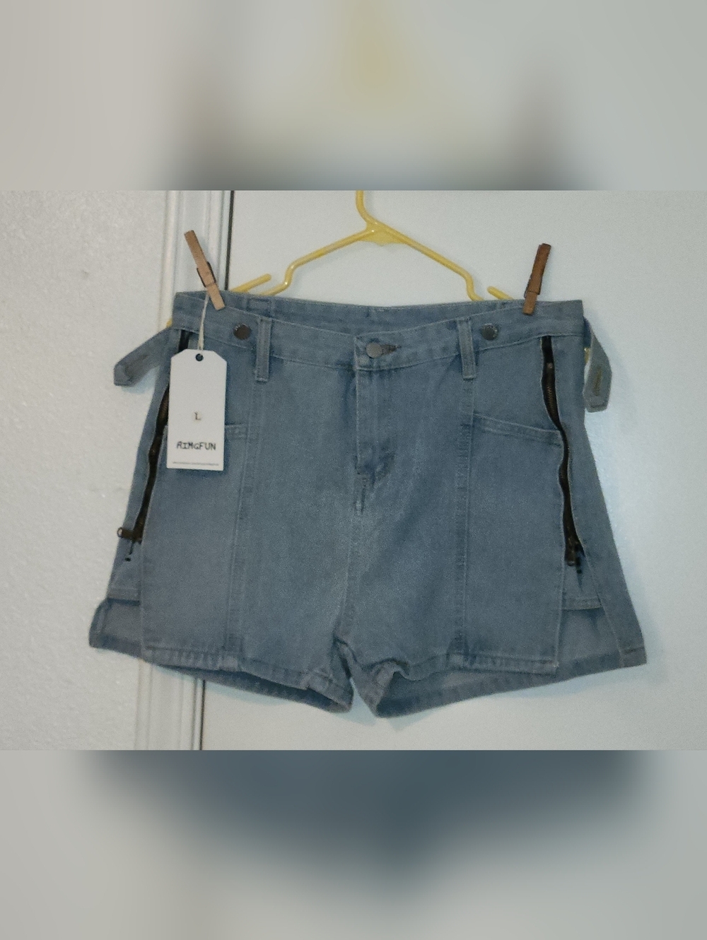 RINGFUN Light Wash Denim Zip-Accent Shorts